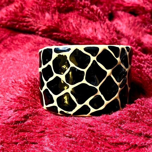 KJL Kenneth Jay Lane Animal Giraffe Print Enamel Wide Cuff Bracelet - Picture 1 of 6